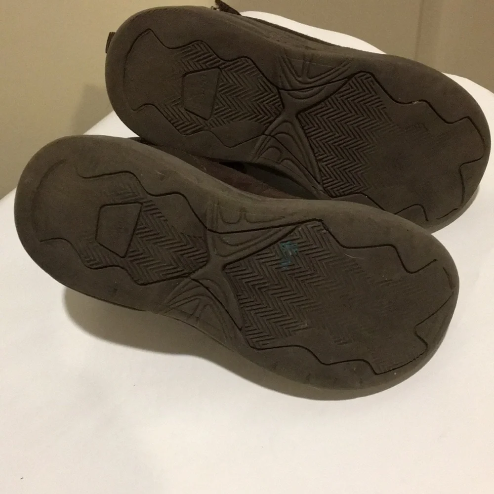 OshKosh B’gosh kids high top ankle shoes boots size 9M brown
